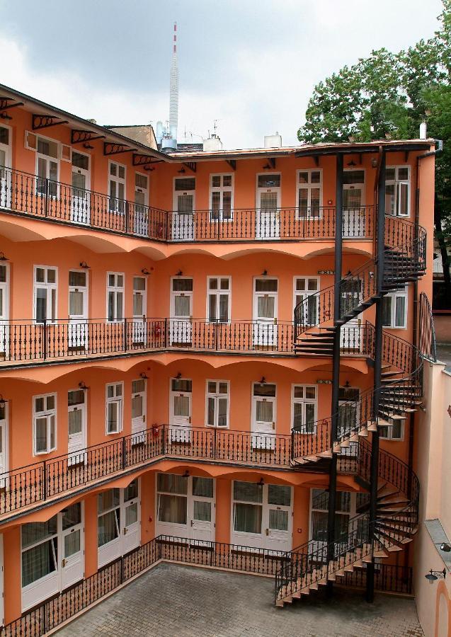 Hotel Patio Прага Екстер'єр фото